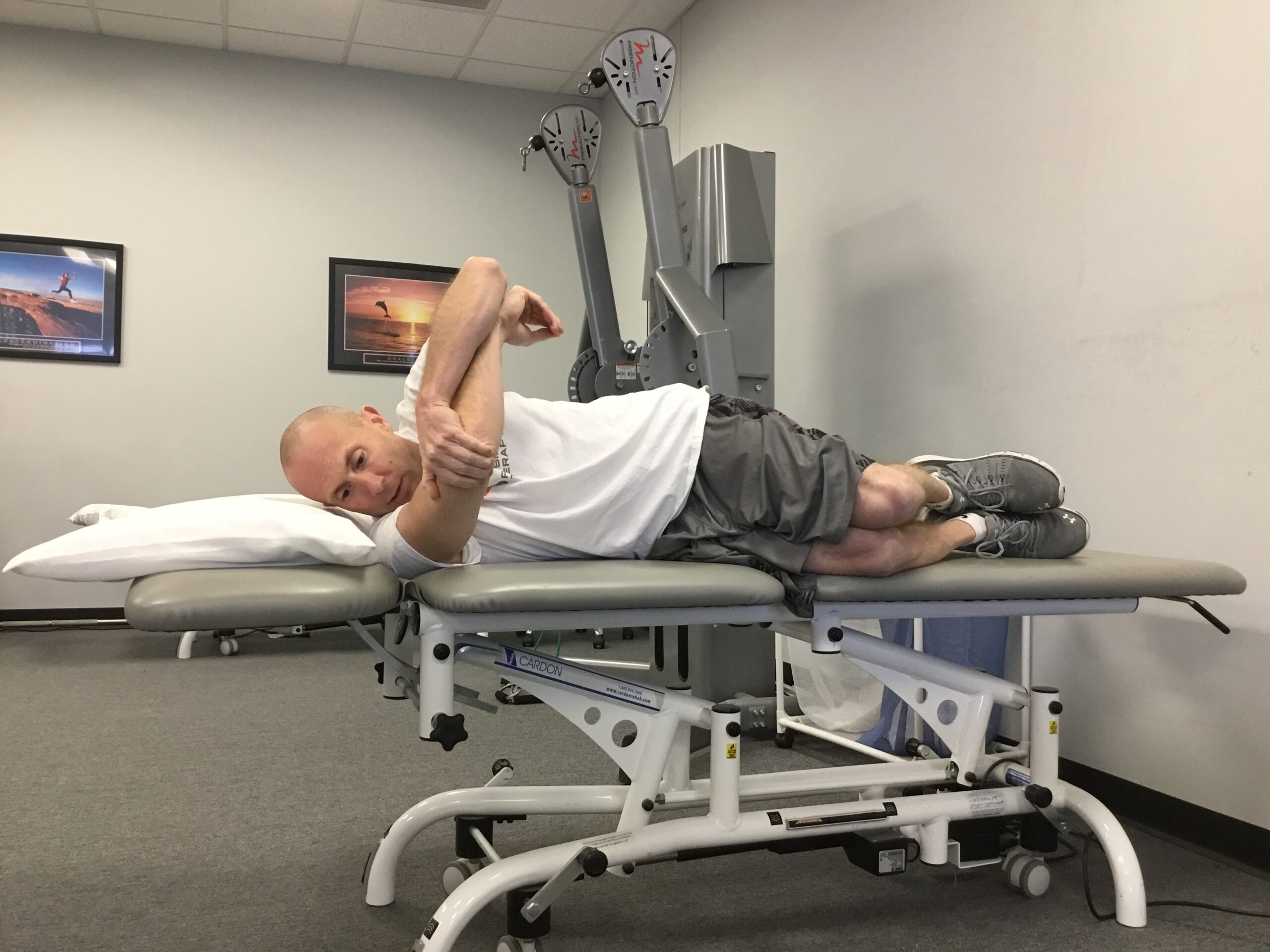Upper thoracic and shoulder mobility: overhead with dowel – exer-pedia